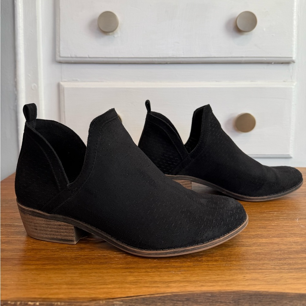 Steve Madden black faux suede slip on bootie 7.5